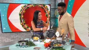 Mini robe rayée Alice + Olivia portée par Elizabeth Werner telle qu’elle a été vue dans CBS Mornings le 10 décembre 2024