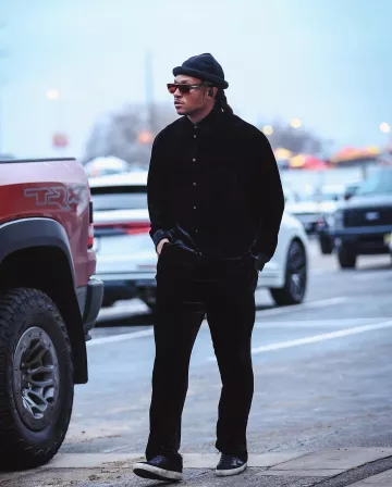 Camisa de manga larga Golden Goose Black Velvet usada por DeAndre Hopkins en la cuenta de Instagram @chiefs