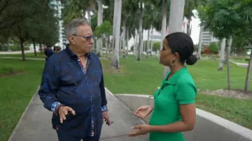 Robe Sandro Lorel portée par Adriana Díaz vue dans CBS Mornings le 12 décembre 2024