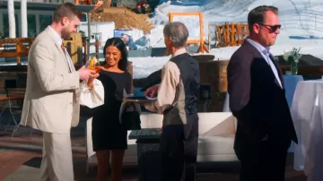 Staud Hawthorne Minivestido de manga acampanada de dos tonos usado por Meili Workman como se ve en The Real Housewives of Salt Lake City (T05E12)