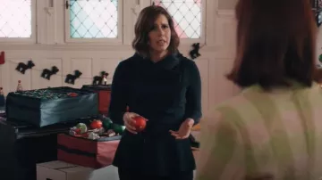 Chiara Boni La Petite Robe Elida Blouse portée par Elsbeth Tascioni (Carrie Preston) comme on le voit dans Elsbeth (S02E06)