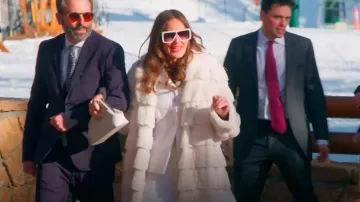 Premier petit sac en cuir Fendi porté par Meredith Marks tel qu’on le voit dans The Real Housewives of Salt Lake City (S05E12)