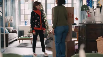 Fangarden Zapatillas de Halloween Zapatillas de vacaciones de invierno suaves y peludas usadas por Elsbeth Tascioni (Carrie Preston) como se ve en Elsbeth (S02E06)