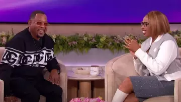 Pull à col rond en jacquard avec logo DG Dolce & Gabbana porté par Martin Lawrence, comme on le voit dans le défilé Jennifer Hudson le 18 novembre 2024