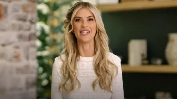 Pull Givenchy en Jacquard 4G porté par Christina Hall comme on le voit dans Christina in the Country (S02E04)