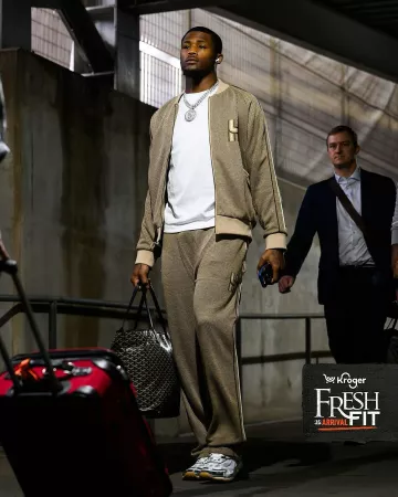 Bolso Tote Goyard Black Artois MM usado por Tee Higgins en la cuenta de Instagram @bengals