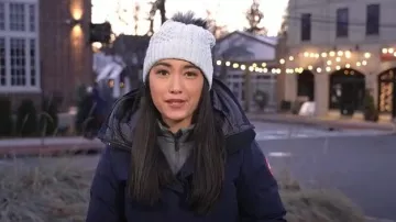 Abrigo parka con paneles Canada Goose Shelburne usado por Emilie Ikeda como se ve en Hoy el 13 de diciembre de 2024