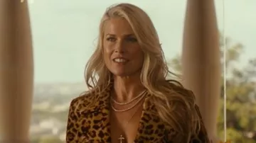 Landman Ali Larter Chaqueta con estampado de leopardo de Angela (Ali Larter) en Landman (S01E06)