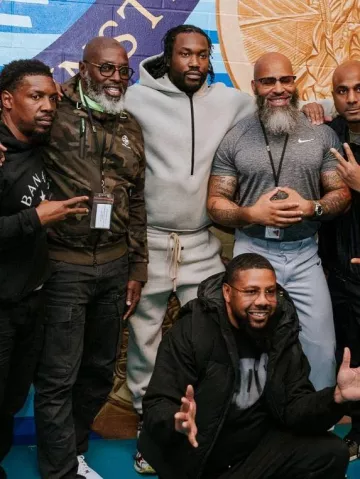 Baskets Balenciaga Grey, Red & Neon Yellow Runner portées par Meek Mill sur le compte Instagram @meekmill