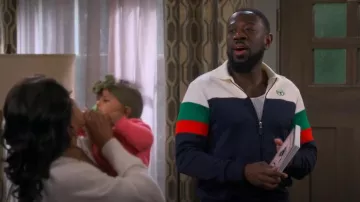 Sergio Tacchini Tomme Track Top porté par Malcolm Butler (Sheaun McKinney) comme on le voit dans The Neighborhood (S07E08)