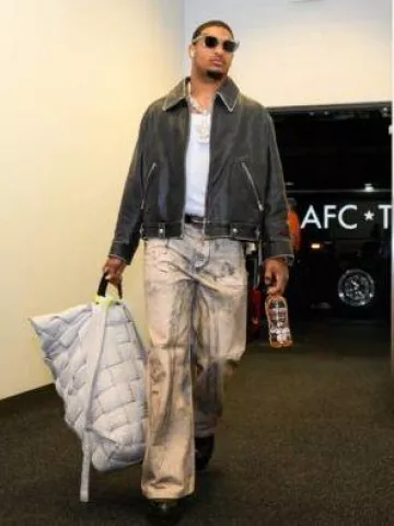 No/Faith Studios Beige Trompe L'Oeil What's In My Pocket Jeans usados por Ja'Marr Chase en la cuenta de Instagram @bengals
