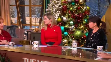 Cinq a Sept Holiday Amy Pantalones acampanados de lentejuelas usados por Ana Navarro como se ve en The View el 13 de diciembre de 2024