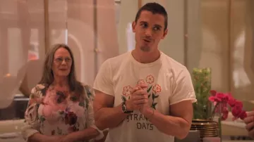Imogene + Willie Le t-shirt Strange Days porté par Antoni Porowski vu dans Queer Eye (S09E01)