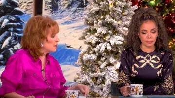 Cinq a Sept Holly Jacket usada por Joy Behar como se ve en The View el 17 de diciembre de 2024