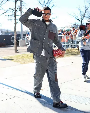 Neceser Goyard Red Boeing 25 usado por Patrick Surtain II en la cuenta de Instagram @blitzfits