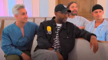 Perte D'ego Camisa Resort de Denim Bordado Floral usada por Tan France como se ve en Queer Eye (S09E05)