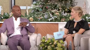 Robe Cinq à Sept Sharma portée par Amanda Kloots vue dans The Talk le 16 décembre 2024