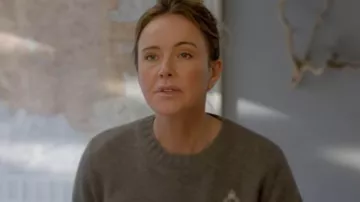 Outfits of Shrinking: Liz (Christa Miller) wears Sporty & Rich Grey Crewneck Sweater in season 2, episode 11 of the TV series