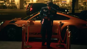 Jordan 4 Retro Black Cat portée par Oscar Maydon dans Oscar Maydon - Otra Mentira [Vidéo Officielle]