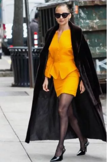 Thierry Mugler Paris Jupe Vintage & Tailleur Blazer Péplum porté par Nicole Richie sur son post Instagram le 13 décembre 2024