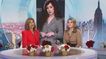 Vestido combinado de cuero de punto acanalado abigarrado Toccin x RTR Camel usado por Jenna Bush Hager como se vio en Today with Hoda & Jenna el 17 de diciembre de 2024