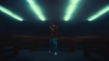 Amiri Antique Indigo Painter Jeans droit porté par Blessd dans BLESSD ❌ ANUEL AA | MIRAME REMIX (VIDÉO OFFICIELLE)