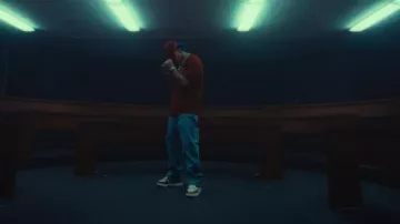 Amiri Burgundy Amiri Hollywood T Shirt porté par Blessd en BLESSD ❌ ANUEL AA | MIRAME REMIX (VIDÉO OFFICIELLE)