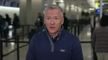L.L.Bean Sweater Pull en polaire Bright Navy porté par Tom Costello comme on le voit dans Today le 18 décembre 2024