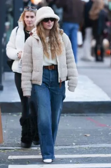 Chaqueta acolchada de lana de punto acanalado Moncler usada por Sydney Sweeney en West Village el 14 de diciembre de 2024