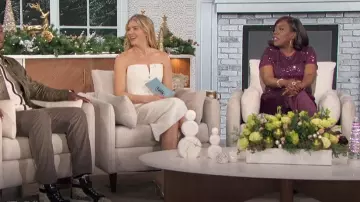 T-shirt Anne Klein Banded porté par Sheryl Underwood tel qu’on le voit dans The Talk le 18 décembre 2024