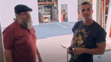 Imogene + Willie The Headed Nowhere Tee usada por Antoni Porowski como se ve en Queer Eye (T09E10)