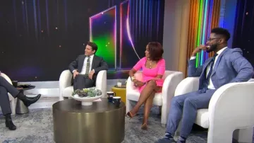 Robe fourreau Black Halo Salvanna portée par Gayle King telle qu’elle est vue dans CBS Mornings le 18 décembre 2024