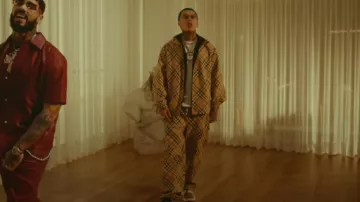 Burberry Beige Check Trackpants worn by Blessd in BLESSD ❌ ANUEL AA | DEPORTIVO ???? (VIDEO OFICIAL)