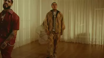 Pantalones de chándal Burberry Beige Check usados por Blessd en BLESSD ❌ ANUEL AA | DEPORTIVO ???? (VIDEO OFICIAL)