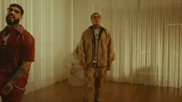 Chaqueta con capucha Burberry Beige Checky usada por Blessd en BLESSD ❌ ANUEL AA | DEPORTIVO ???? (VIDEO OFICIAL)