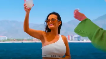 Celine Celine Soutien-gorge en viscose brodé porté par Lisa Barlow comme on le voit dans Les vraies femmes au foyer de Salt Lake City (S05E14)