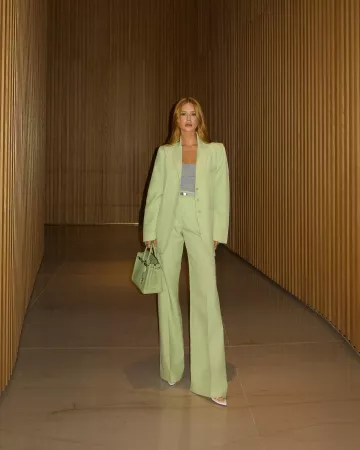Hermes Birkin Vert Criquet Ostrich Palladium Hardware worn by Marina Ruy Barbosa on her Instagram Post on December 16, 2024