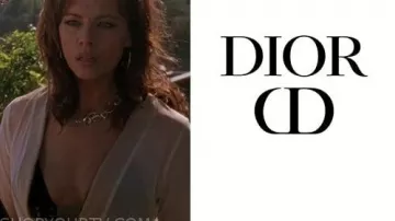 Bikini Dior Black Monogram Logo usado por Julie Cooper (Melinda Clarke) como se ve en The O.C. (S02E02)