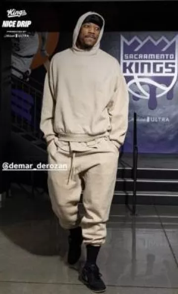 Nike Dunk Low Pro Fog portée par DeMar DeRozan sur le compte Instagram @raptors