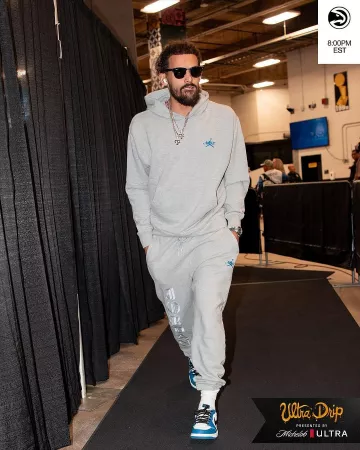 Jordan x Awake NY Grey Heathered Pantalon porté par Trae Young sur le compte Instagram @atlhawks