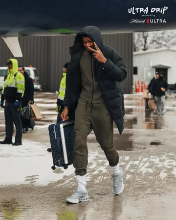 Nike Sportswear Tech Fleece Windrunner Full Zip Hoodie porté par Giannis Antetokounmpo sur le compte Instagram @bucks