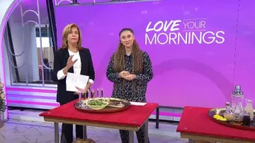 Pantalones jogger Zara Animal Jacquard usados por Ally Love como se ve en Today el 20 de diciembre de 2024