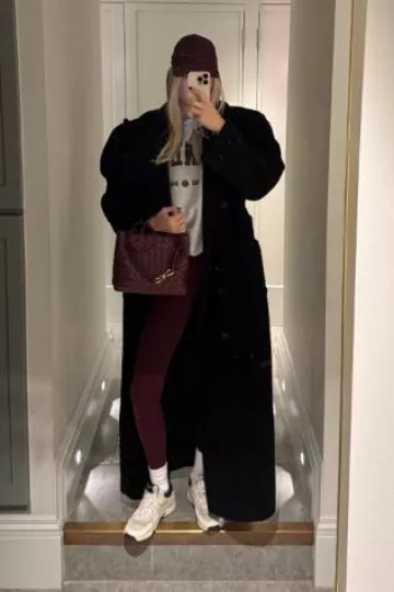 Casquette de baseball Céline Triomphe en coton portée par Leonie Hanne sur sa Story Instagram le 21 décembre 2024