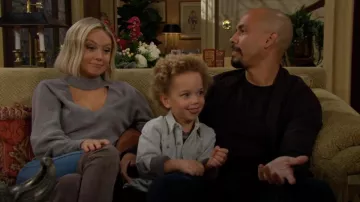 IRO Zoela Pull porté par Abby Newman (Melissa Ordway) comme on le voit dans Les Feux de l’Amour le 10 décembre 2024