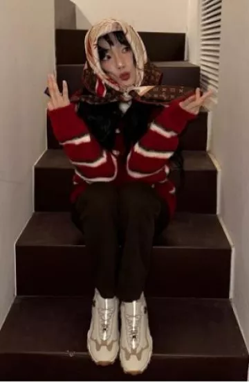 Sunburn Project Hairy Overfit Cardigan worn by Taeyeon on her Instagram Post on December 22, 2024