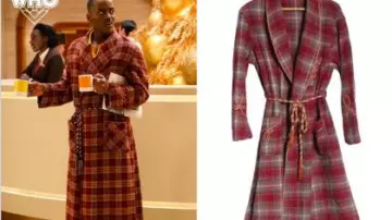 Túnica a cuadros del Doctor (Ncuti Gatwa) en Doctor Who (T01E01)