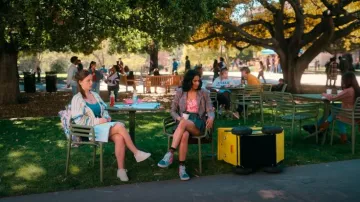 Zapatilla Vans Sk8-Hi Colorblock en multicolor usada por Bela Malhotra (Amrit Kaur) como se ve en The Sex Lives of College Girls (T03E04)