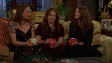 Robe All Saints Leah en Kateri Black portée par Tessa Porter (Cait Fairbanks) comme on le voit dans Les Feux de l’Amour le 20 décembre 2024