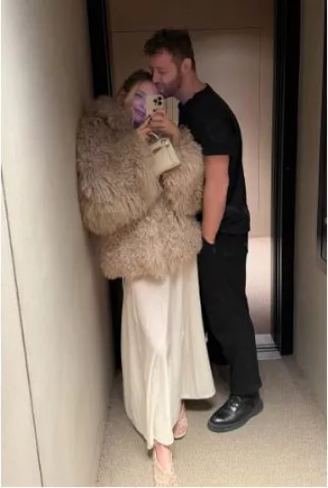 Hermes Mini Kelly Craie worn by Leonie Hanne on her Instagram Post on December 23, 2024