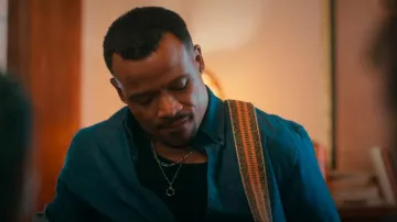 Paquete de 3 collares para hombre de H&M en plata usados por David Chase (Leroy McClain) como se ve en The Sex Lives of College Girls (T03E05)